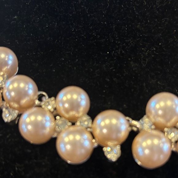 Anne Klein Pearl Necklace with Silver Details - Picture 2 of 4